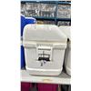 Image 2 : LARGE WHITE 40"L IGLOO INSULATED COOLER