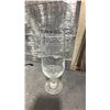 Image 2 : PALLET OF COMMERCIAL RESTAURANT TRAYS STEMMED 14 OZ BEER GLASSES
