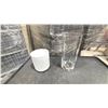 Image 2 : PALLET OF COMMERCIAL RESTAURANT TRAYS OF TALL HIGHBALL GLASSES
