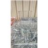 Image 2 : PALLET OF COMMERCIAL RESTAURANT TRAYS OF TALL HIGHBALL GLASSES