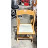 Image 2 : PALLET OF 30 NATURAL WOOD FOLDING EVENT CHAIRS