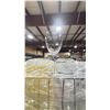 Image 2 : PALLET OF COMMERCIAL RESTAURANT TRAYS OF STEMMED WHITE WINE GLASSES & STEMMED LIQUEUR GLASSES