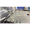 Image 2 : PALLET OF COMMERCIAL RESTAURANT TRAYS OF RED WINE GLASSES & 14 OZ STEMMED BEER GLASSES