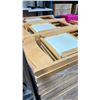 Image 2 : PALLET OF 75 NATURAL WOODEN FOLDING EVENT CHAIRS