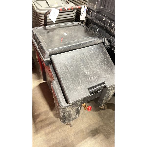 CAMBRO BLACK INSULATED MOBILE TILTED FRONT ICE TRANSPORT CONTAINER WITH LID - 22"W X 28"D X 30"H
