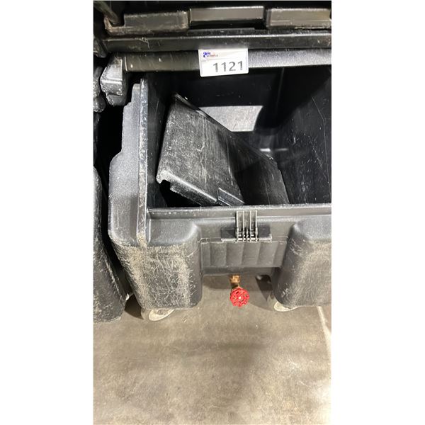 CAMBRO BLACK INSULATED MOBILE TILTED FRONT ICE TRANSPORT CONTAINER WITH LID - 22"W X 28"D X 30"H