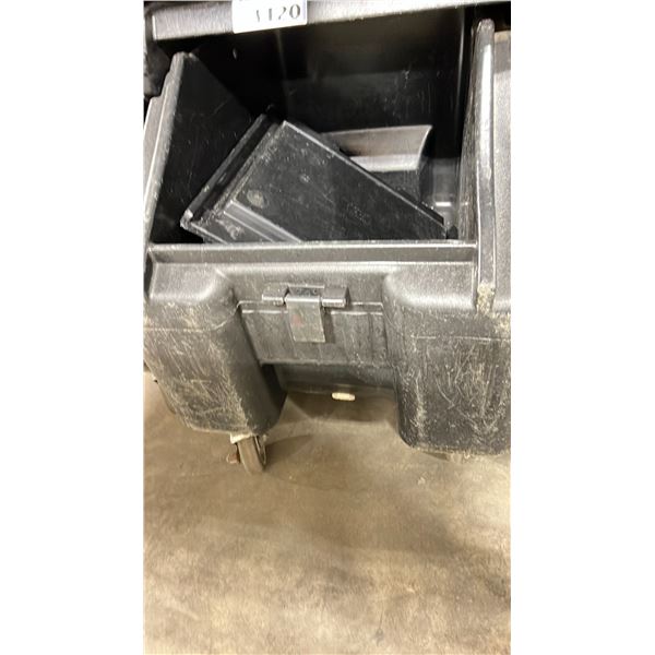 CAMBRO BLACK INSULATED MOBILE TILTED FRONT ICE TRANSPORT CONTAINER WITH LID - 22"W X 28"D X 30"H