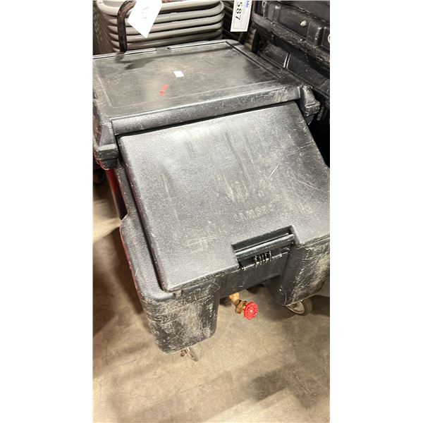 CAMBRO BLACK INSULATED MOBILE TILTED FRONT ICE TRANSPORT CONTAINER - 22"W X 28"D X 30"H