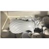 Image 4 : IGLOO MAXCOLD WHITE LARGE COMMERCIAL INSULATED TRANSPORT COOLER WITH W/ MULTIPLE COFFEE