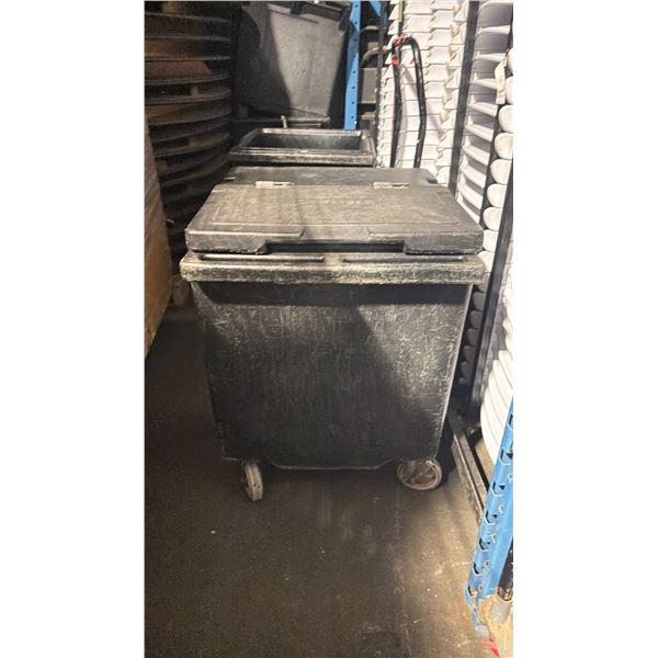 CAMBRO BLACK INSULATED MOBILE ICE TRANSPORT CONTAINER WITH LID - 22"W X 25"D X 28"H