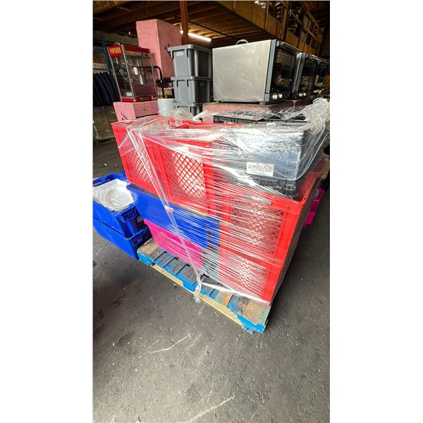 PALLET OF COMMERCIAL RESTAURANT OF ASSORTED COLOR DECORATIVE UNDERLAY PLATES, WHITE 4 1/2" SAUCERS,