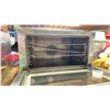 Image 2 : CADCO LISA XAF013 MEDIUM DUTY STAINLESS STEEL MANUAL COUNTERTOP CONVECTION OVEN