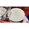 Image 3 : TRAYS OF COMMERCIAL RESTAURANT CLEAR VASES, CLEAR DRINK PITCHERS, CLEAR SQUARE VASES & WHITE 8"