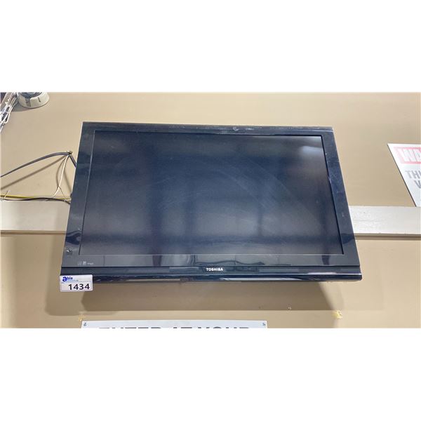 TOSHIBA 40RV525R 40  1080P HD LCD TV WITH WALL MOUNT