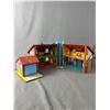 Image 2 : Vintage Fisher Price Little People Family Tudor House #952 (1980) Great Condition