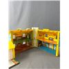 Image 2 : Vintage Original Fisher Price Little People Family Play House #952 (1969) Great Condition