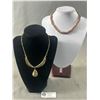 Image 1 : Nice Vintage Costume Necklaces - Goldtone