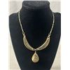 Image 2 : Nice Vintage Costume Necklaces - Goldtone