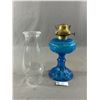 Image 2 : 1960's L.E. Smith Blue Pattern Glass 17" Oil Lamp & Chimney - Highly Sought After Patterned Glass