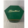 Image 2 : Vintage Brettons Canada Turquoise Ladie's Hat and Hatbox. In Great Shape