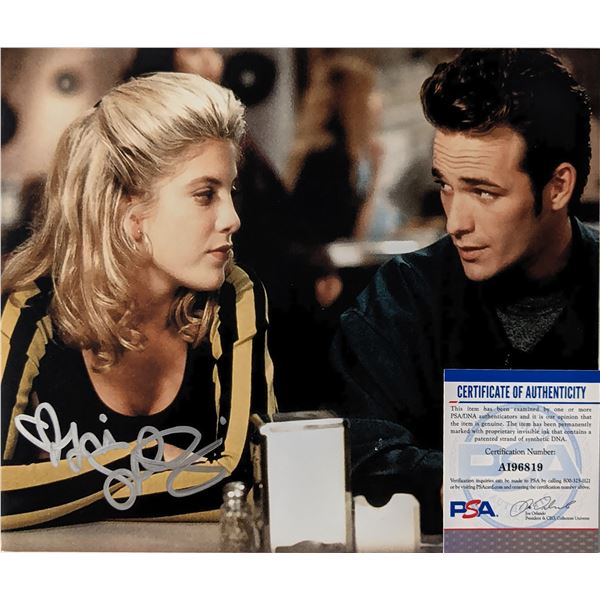 Tori Spelling Signed Photo. PSA Authenticated