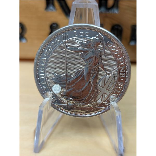 Lot 41-1) 1 oz Britannia 2023 Silver round