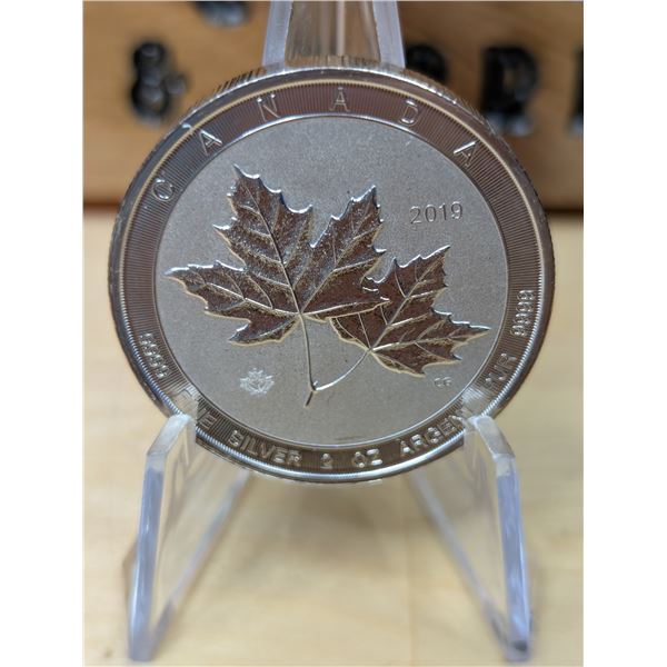 Lot 64-1) 2 oz Canadian Maple leafs 2019 silver
