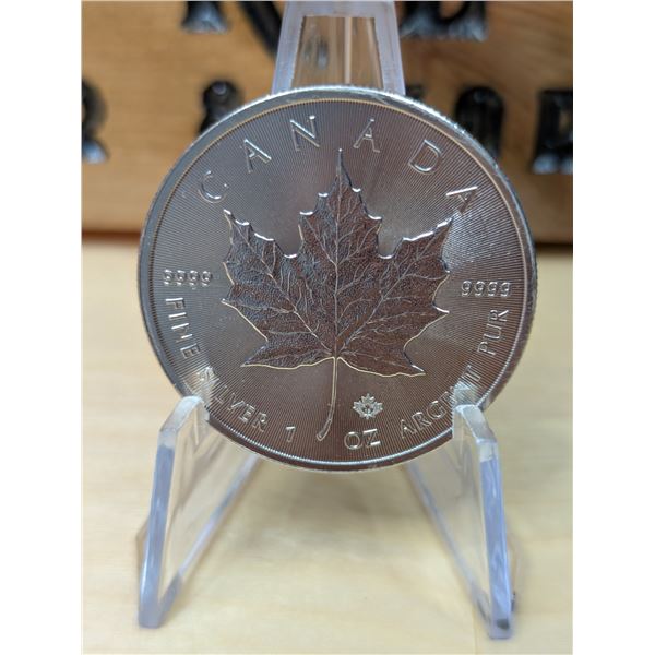 Lot 67-1) 1 oz Canadian Maple 2019 silver coin