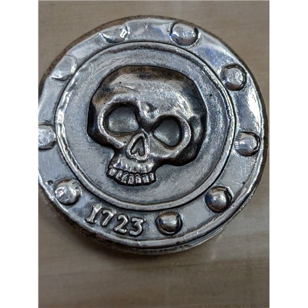 Lot 101-1) 1/2oz Scull silver