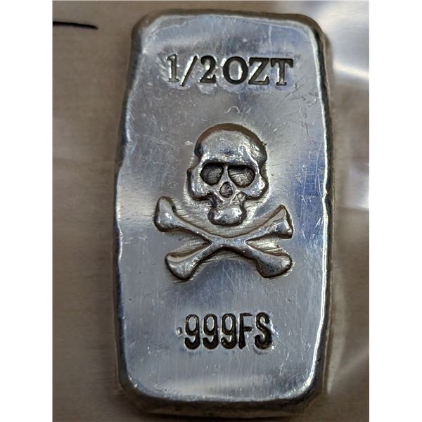 Lot 102-1) 1/2oz Pirate skull silver