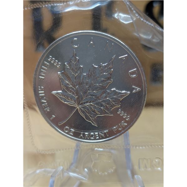Lot 10-1) 1 Oz Canadian Silver Maple Leaf 1989