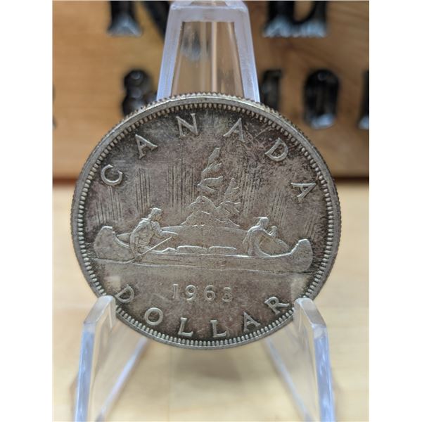 Lot 13-1) 1963 Canadian silver 1 Dollar Voyageur