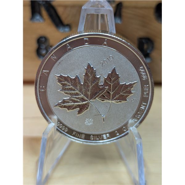 Lot 15-1) 2 oz Canadian Maple leafs silver coin 2019