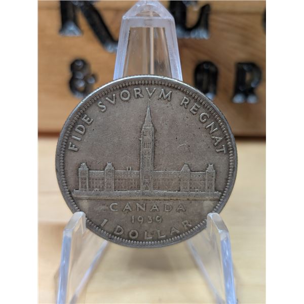 Lot 23-1) 1939 Canadian silver 1 Dollar
