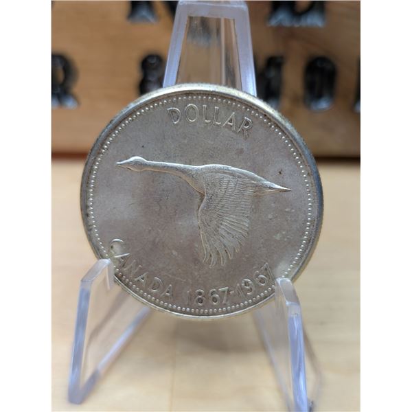 Lot 43-1) 1967 Canadian silver dollar