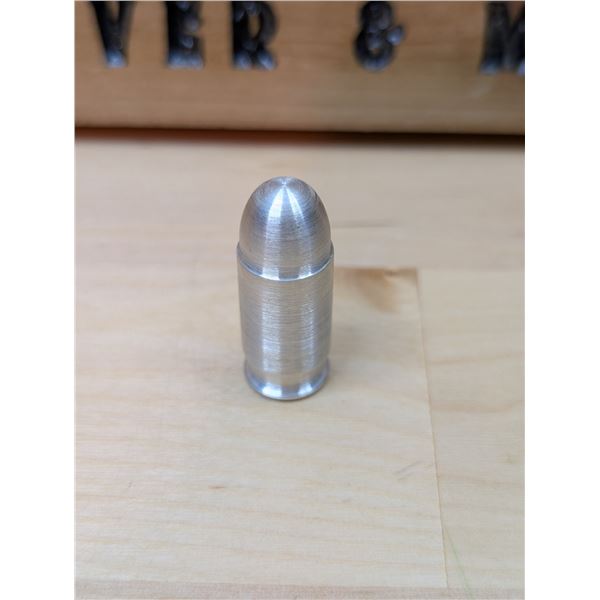 Lot 50-1) 1 oz silver Bullet