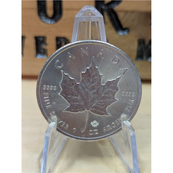 Lot 55-1)  1 oz Canadian Maple Leaf 2015 Silver