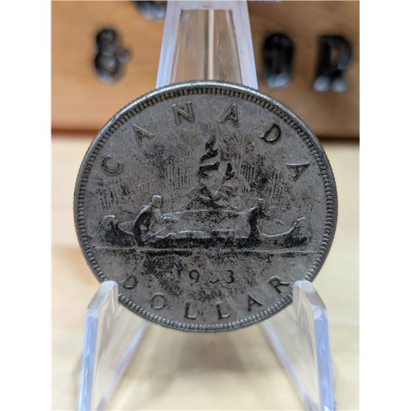 Lot 66-1) 1953 Canadian silver 1 dollar Voyager