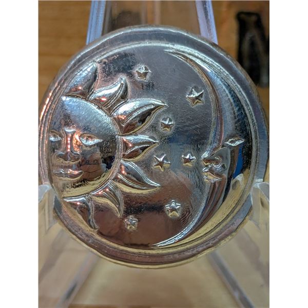 Lot 82-1) 1oz Sun Moon and stars silver round