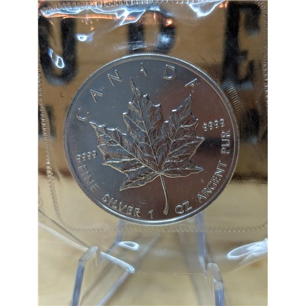 Lot 10-1) 1 Oz Canadian Silver Maple Leaf 1989
