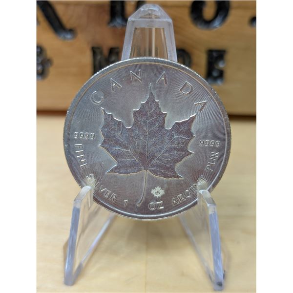 Lot 12-1) 1 oz Canadian Maple Leaf 2015 Silver