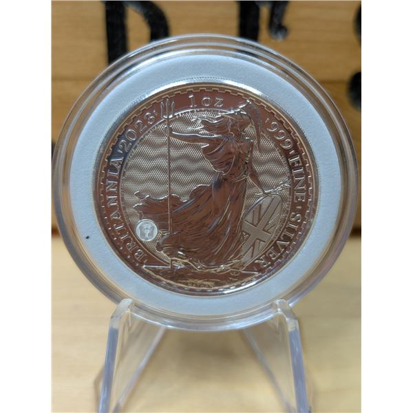 Lot 27-1) 1 oz Britannia 2022 Silver round