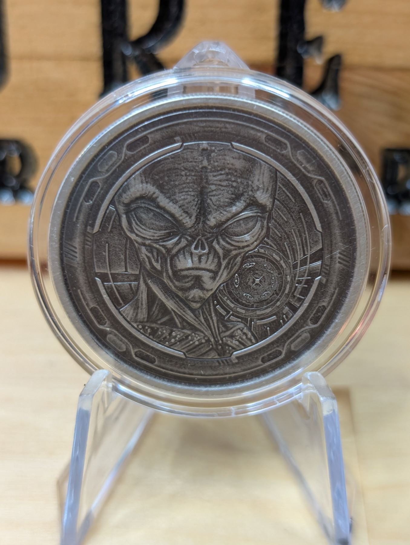Lot 46-1) 1 oz Alien silver coin 2022