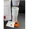 Image 2 : 1 Rechargeable Portable Juicer Cup/Blender - Damaged Box