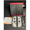 Image 2 : 1 Set of Joycon Controllers for Nintendo Switch - White Marble Aftermarket Design - Brand New!