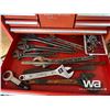 Image 5 : INTERNATIONAL TOOL CHEST W/ TOOLS