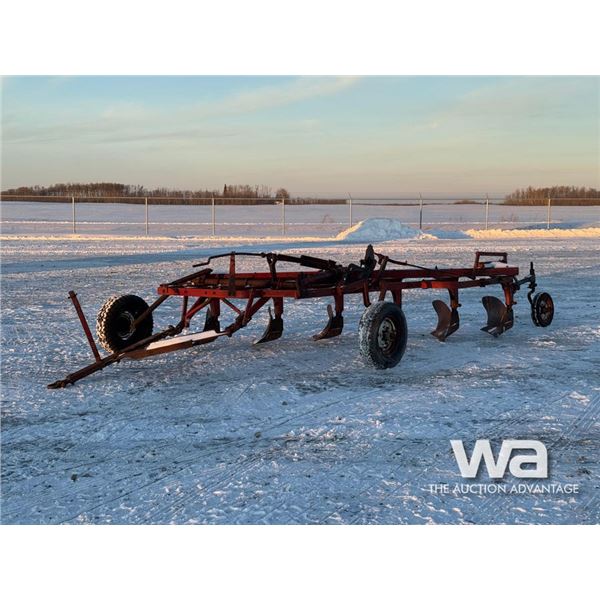 INTERNATIONAL 6 BOTTOM PLOW