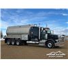 Image 2 : 2015 PETERBILT 367 TRI DRIVE SLEEPER TANK TRUCK