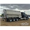 Image 3 : 2015 PETERBILT 367 TRI DRIVE SLEEPER TANK TRUCK