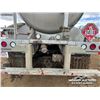 Image 72 : 2015 PETERBILT 367 TRI DRIVE SLEEPER TANK TRUCK